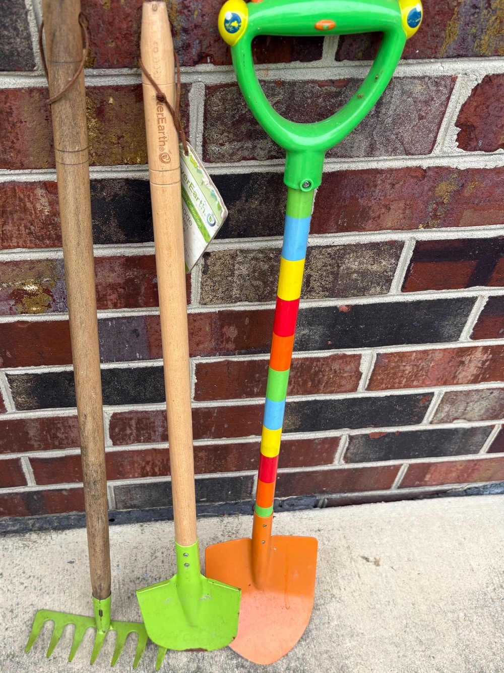 Green & Multicolor Kids Garden Shovel and Rake Set - Children's Outdoor Toy
